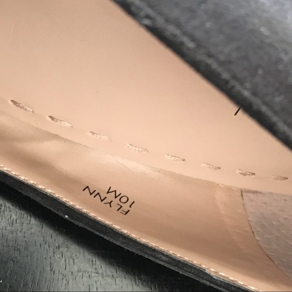 Black suade TAHARI heels - Picture 7 of 7